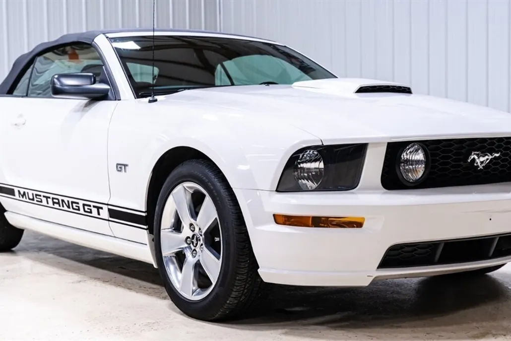 2007 Ford Mustang GT Deluxe photo 1