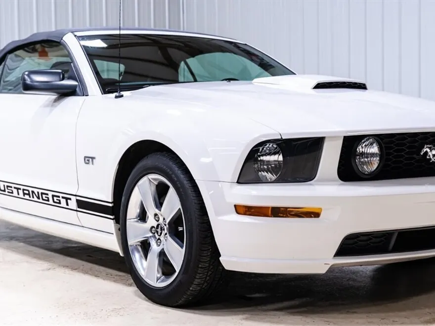 2007 Ford Mustang GT Deluxe photo 1