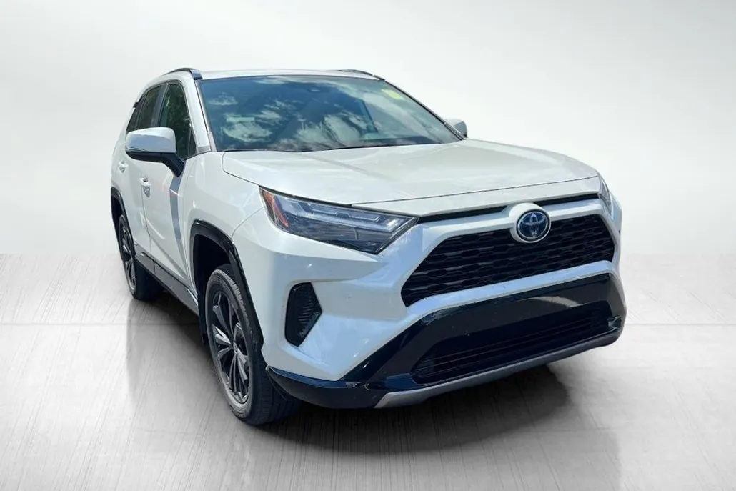 2022 Toyota RAV4 Hybrid SE photo 1
