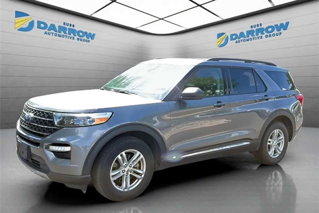 2023 Ford Explorer XLT photo 1
