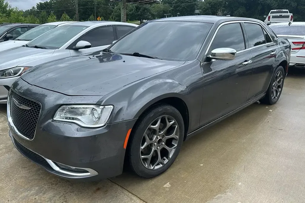2019 Chrysler 300 Limited photo 1