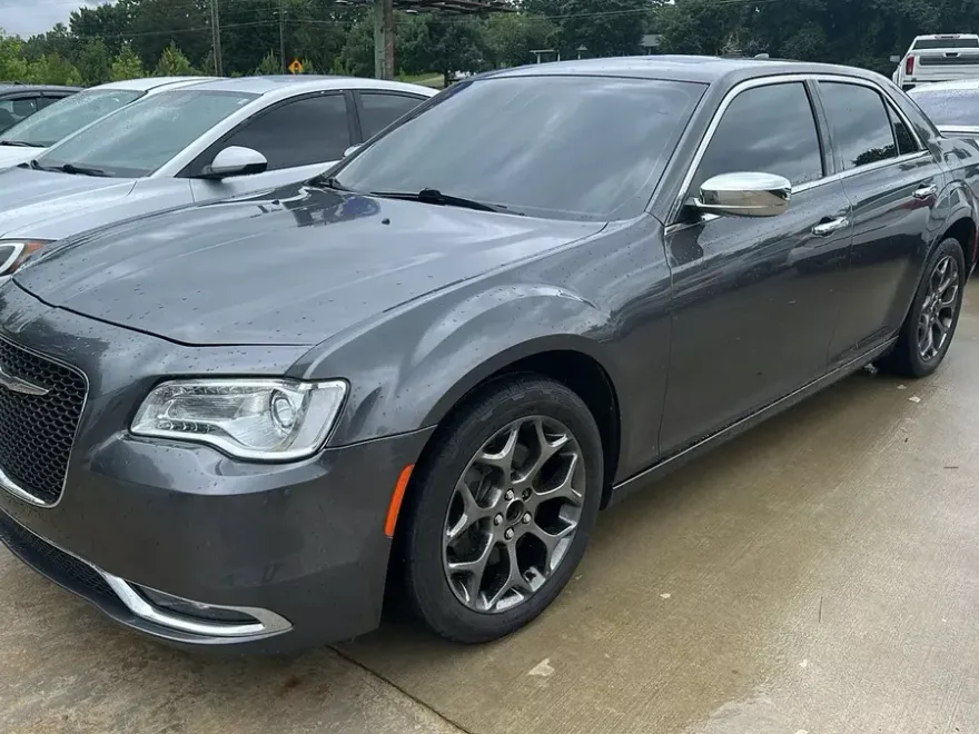 2019 Chrysler 300 Limited photo 1