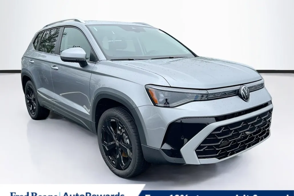2025 Volkswagen Taos SEL photo 1
