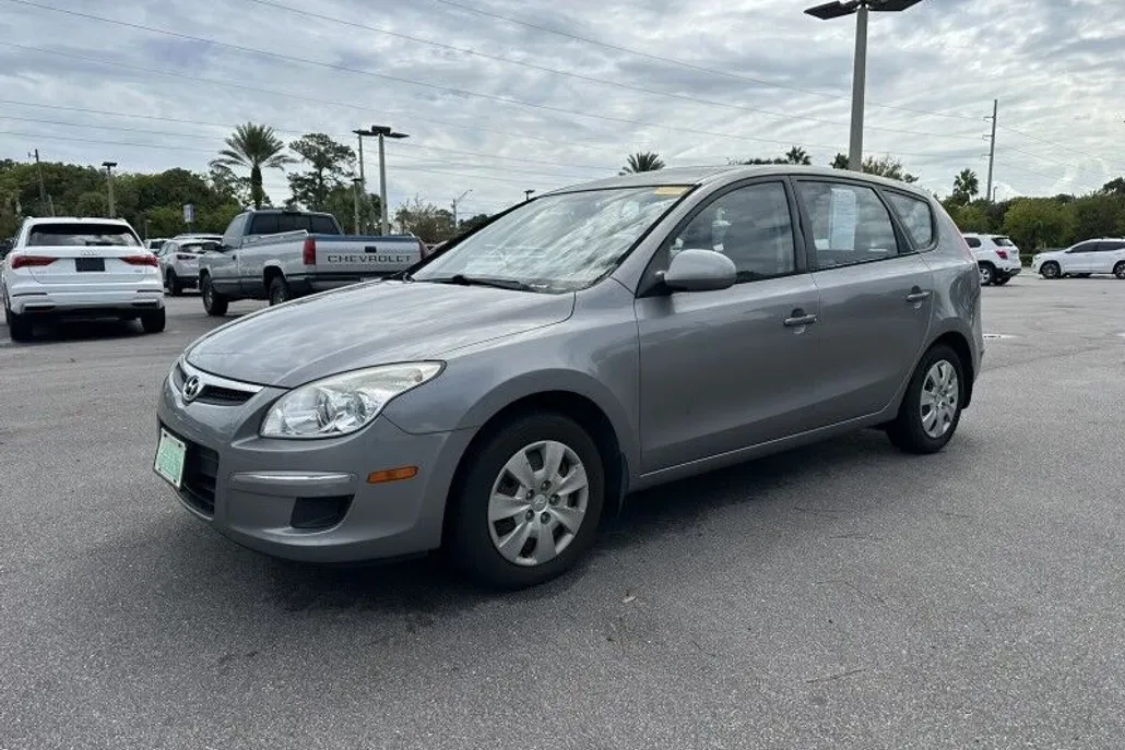 2011 Hyundai Elantra Touring GLS photo 1