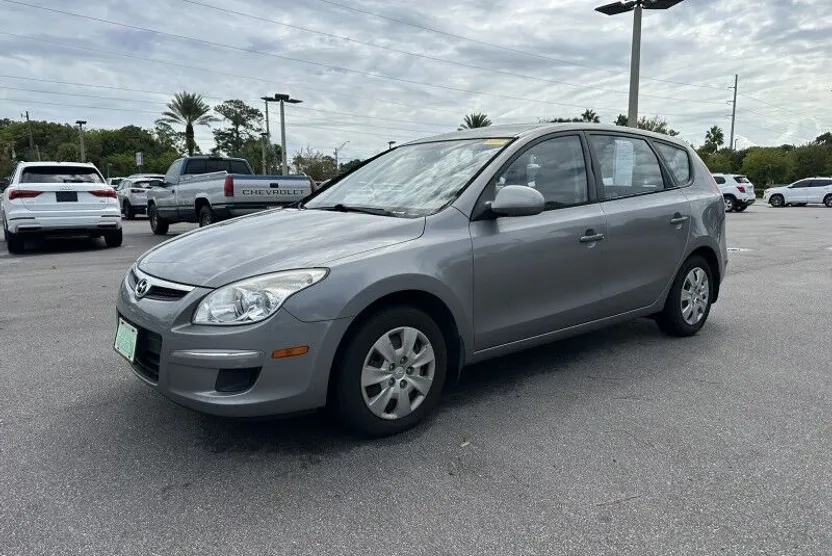 2011 Hyundai Elantra Touring GLS photo 1