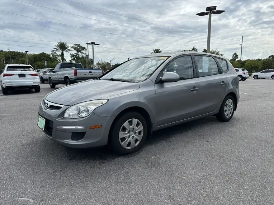 2011 Hyundai Elantra Touring GLS photo 1