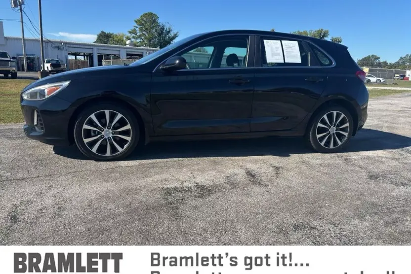 2019 Hyundai Elantra GT Base photo 1