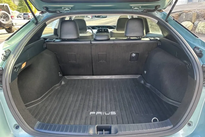2016 Toyota Prius Four Touring photo 1