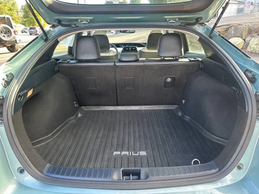 2016 Toyota Prius Four Touring photo 1