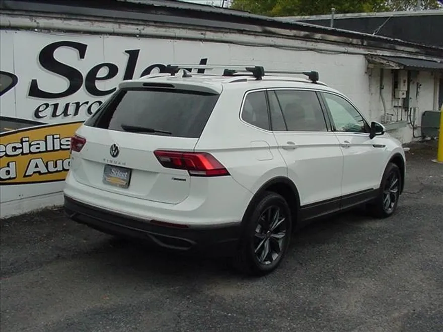 2022 Volkswagen Tiguan SE photo 1