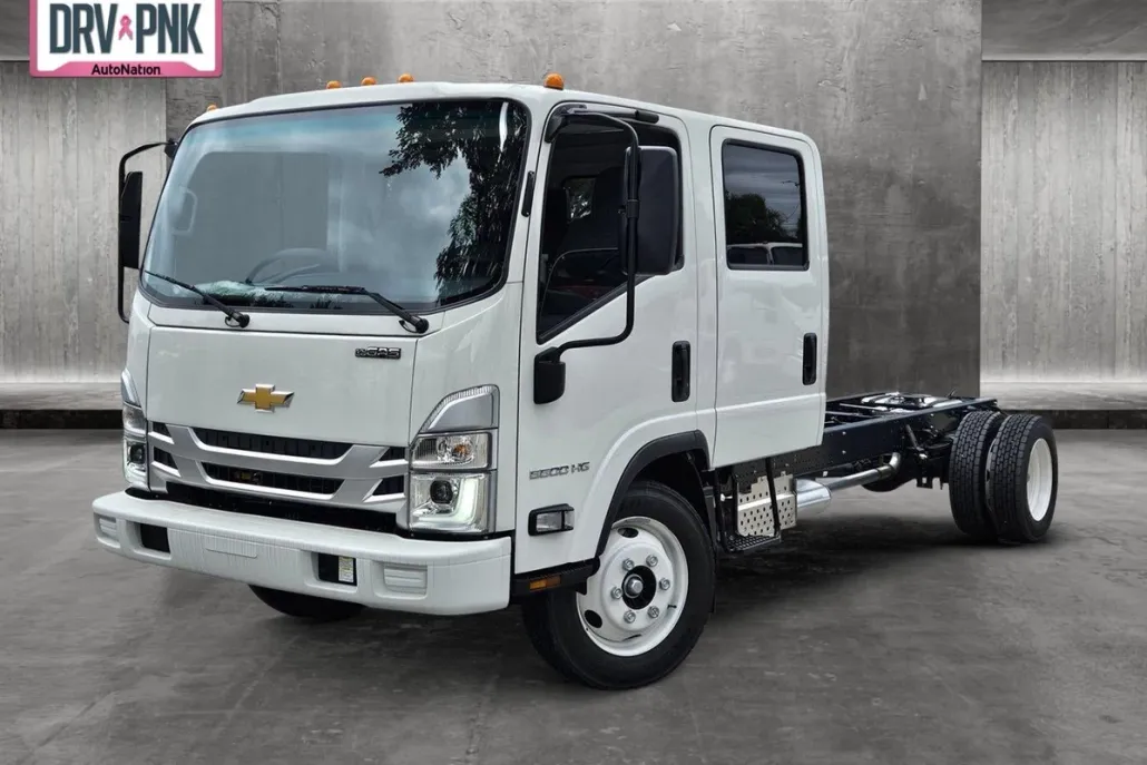 2025 Chevrolet Silverado photo 1