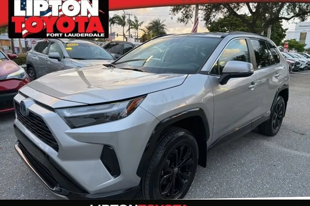2024 Toyota RAV4 SE photo 1