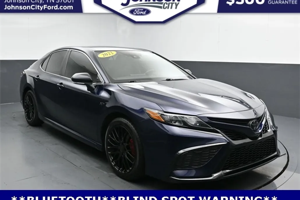 2022 Toyota Camry SE photo 1
