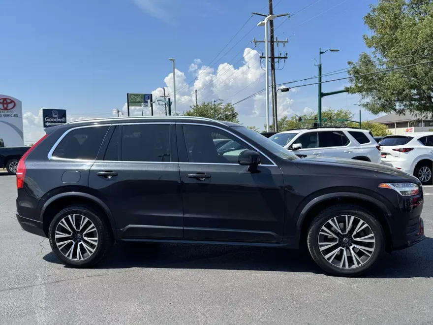 2020 Volvo XC90 T5 Momentum photo 1