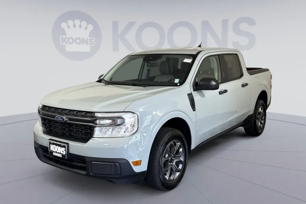 2023 Ford Maverick XL photo 1