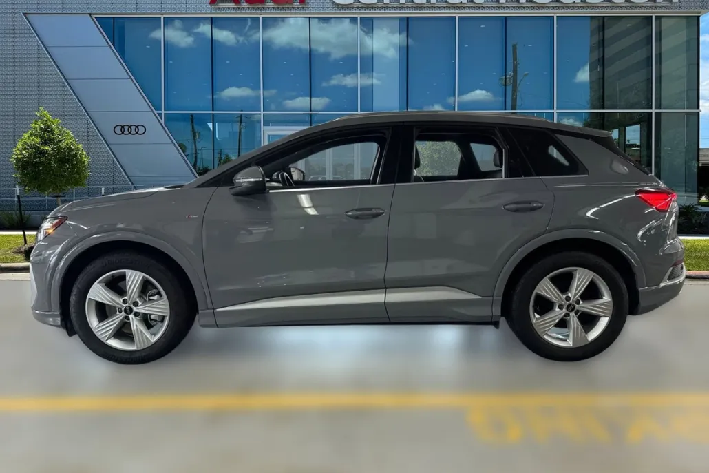 2024 Audi Q4 E-tron Premium photo 1