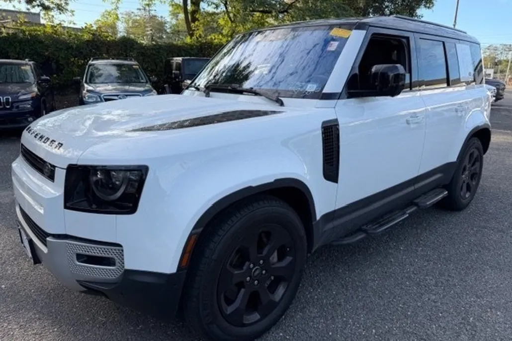2020 Land Rover Defender 110 SE photo 1