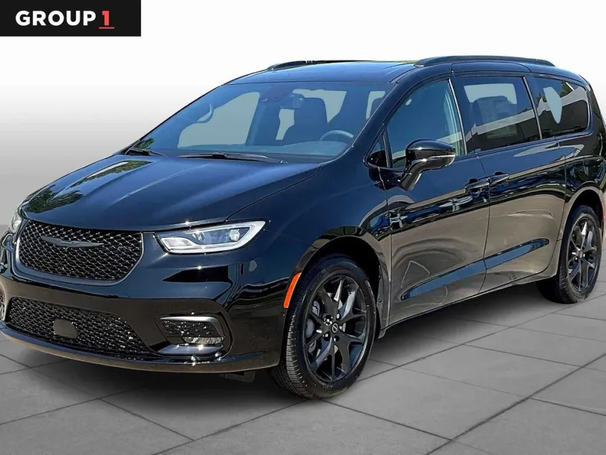 2026 Chrysler Pacifica Limited photo 1