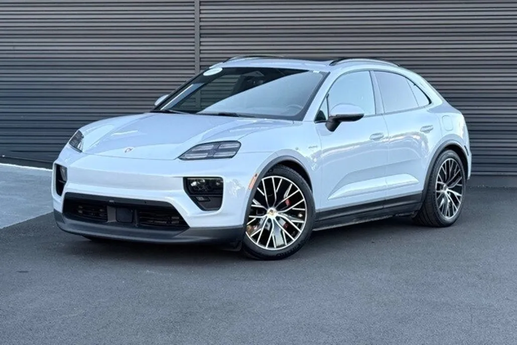 2025 Porsche Macan Electric photo 1