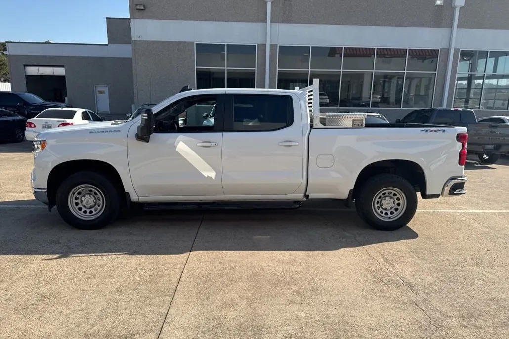 2023 Chevrolet Silverado 1500 LT photo 1