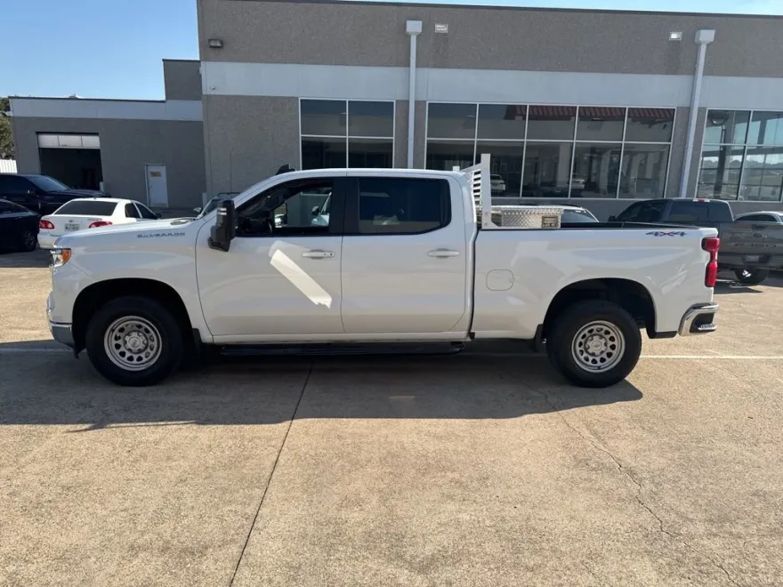 2023 Chevrolet Silverado 1500 LT photo 1