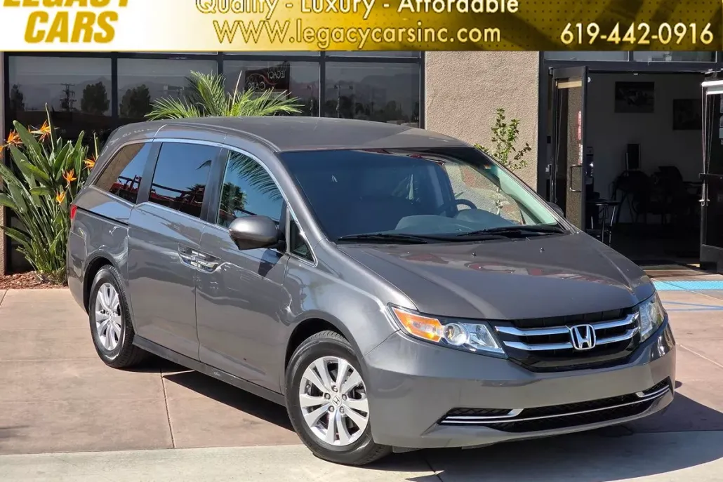 2016 Honda Odyssey SE photo 1