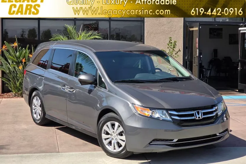 2016 Honda Odyssey SE photo 1