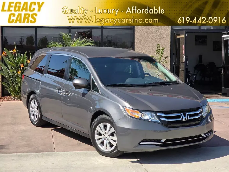 2016 Honda Odyssey SE photo 1