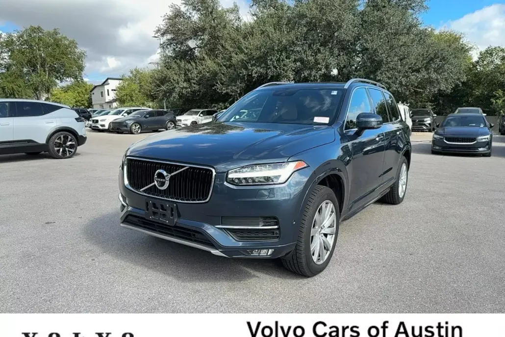 2018 Volvo XC90 T5 Momentum photo 1