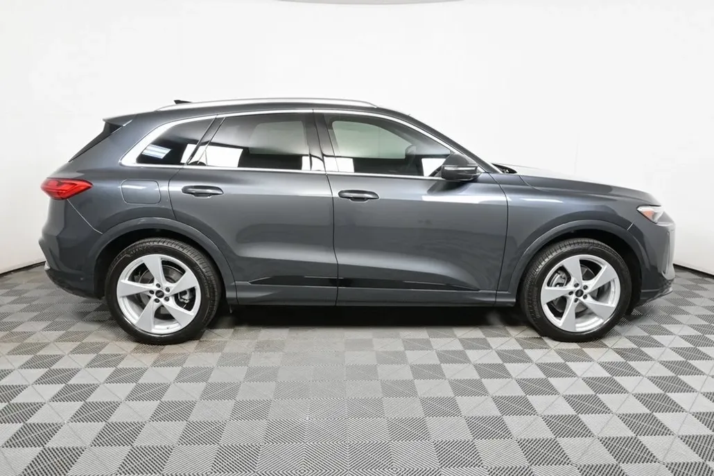 2025 Audi Q5 2.0T Prestige Premium photo 1