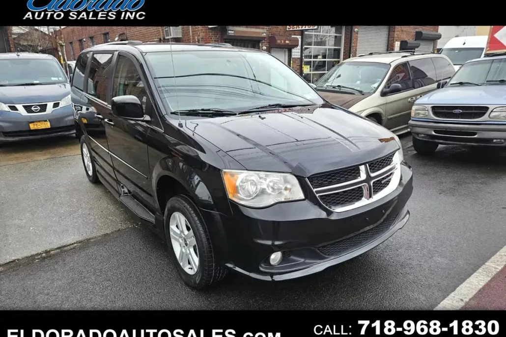 2012 Dodge Grand Caravan Crew photo 1