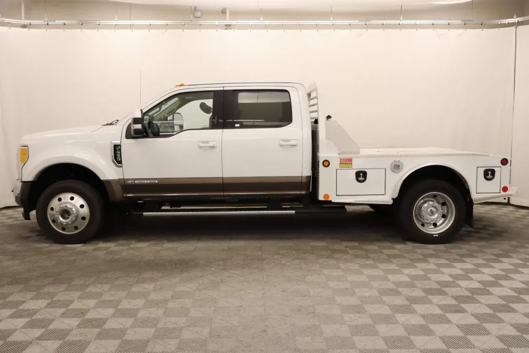 2017 Ford F-450 Lariat photo 1