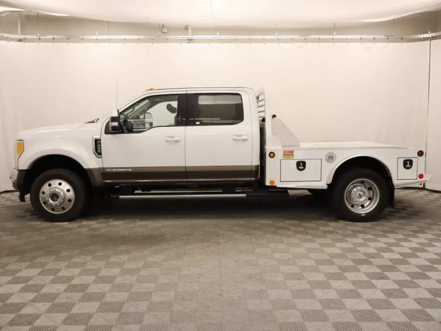 2017 Ford F-450 Lariat photo 1