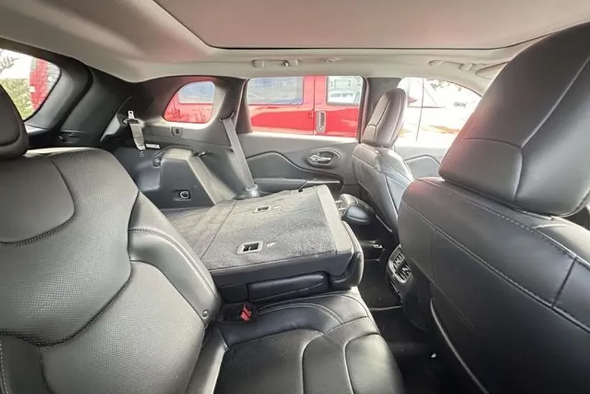 2019 Jeep Cherokee Limited photo 1