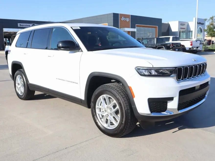 2025 Jeep Grand Cherokee Laredo photo 1