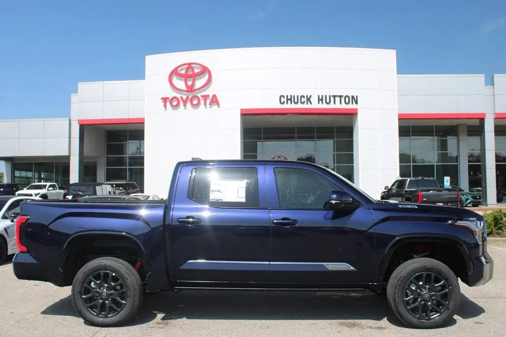 2025 Toyota Tundra Platinum photo 1