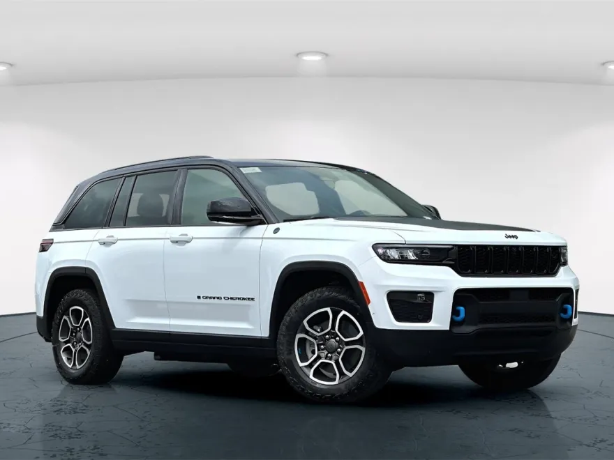2023 Jeep Cherokee Trailhawk 4xe photo 1
