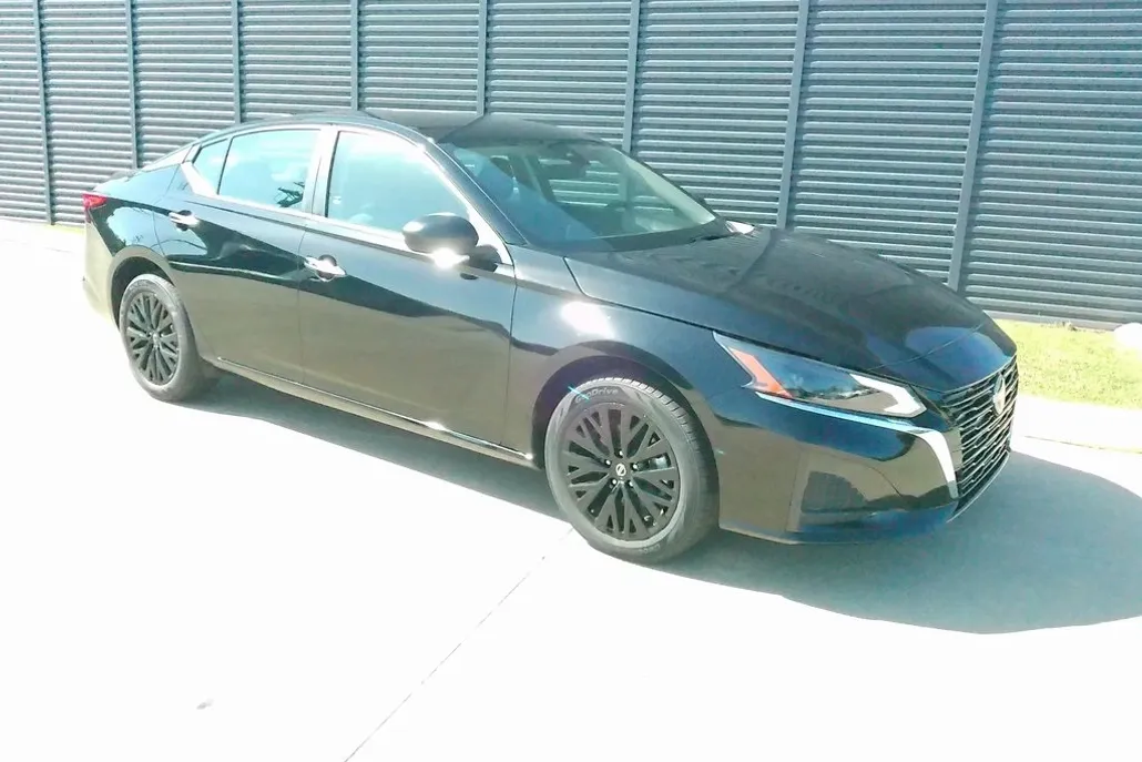 2025 Nissan Altima 2.5 SV photo 1