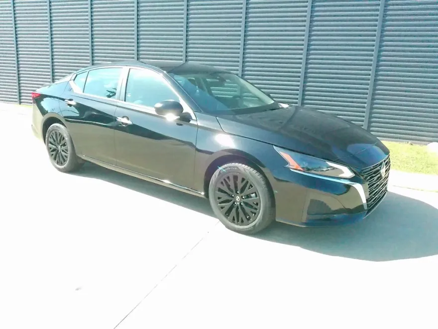 2025 Nissan Altima 2.5 SV photo 1