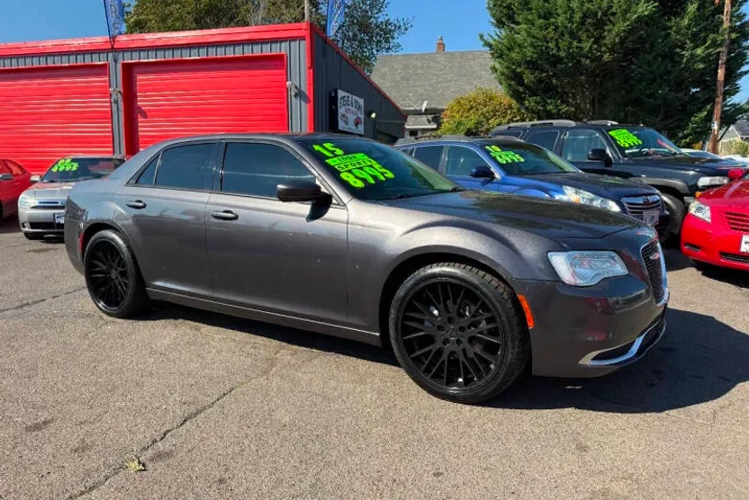 2015 Chrysler 300 Limited photo 1