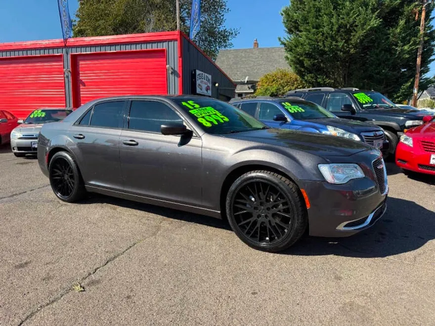 2015 Chrysler 300 Limited photo 1