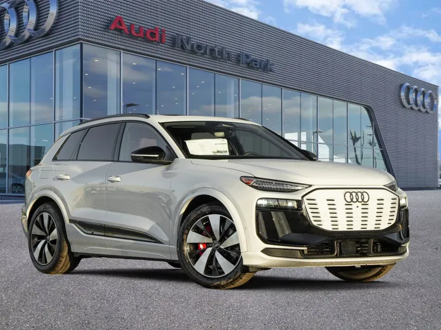 2025 Audi SQ6 photo 1