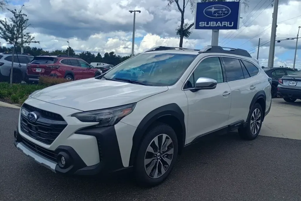 2025 Subaru Outback Touring photo 1