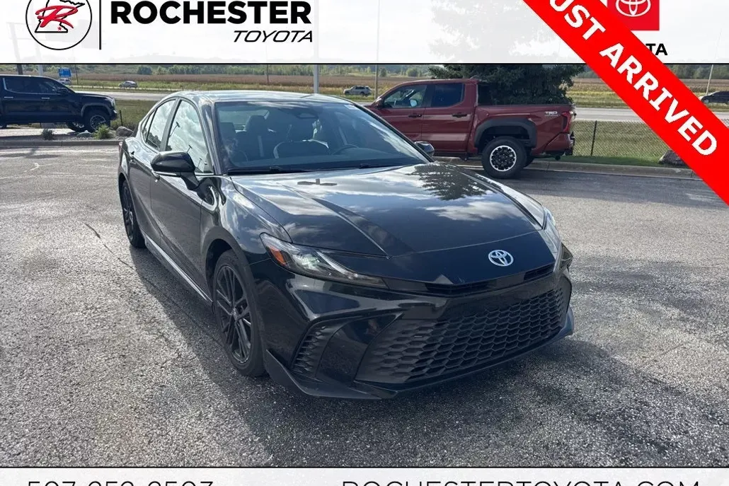 2025 Toyota Camry SE photo 1