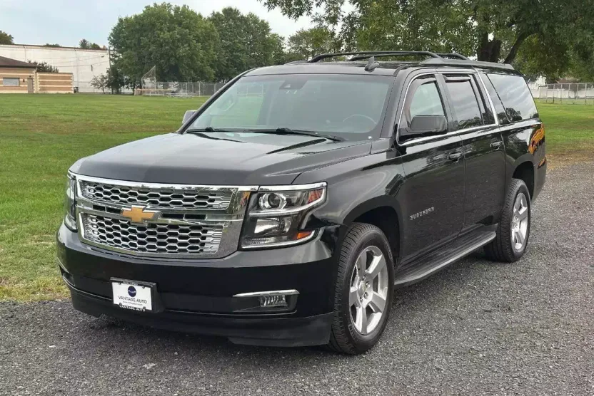 2016 Chevrolet Suburban LT photo 1