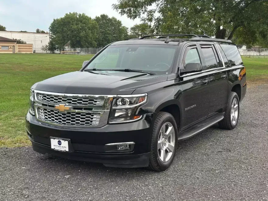 2016 Chevrolet Suburban LT photo 1