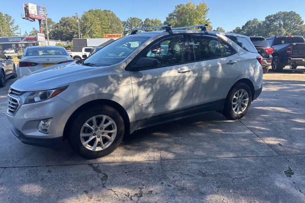 2019 Chevrolet Equinox LS photo 1