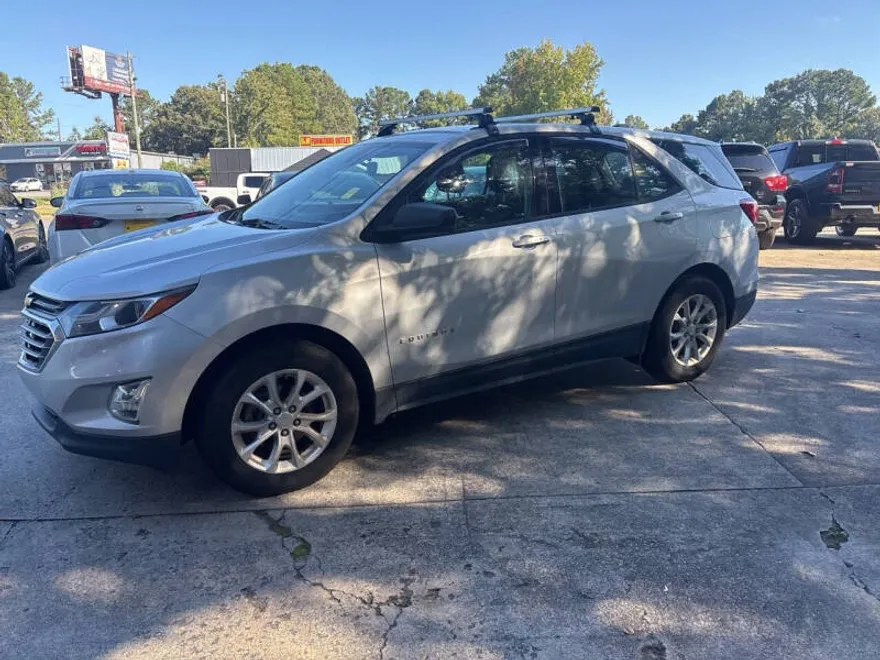 2019 Chevrolet Equinox LS photo 1