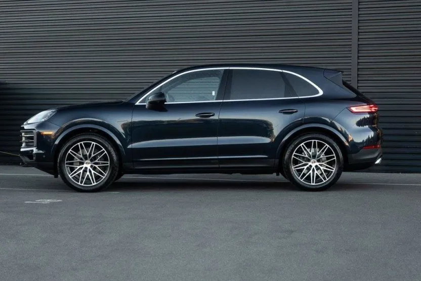 2025 Porsche Cayenne photo 1