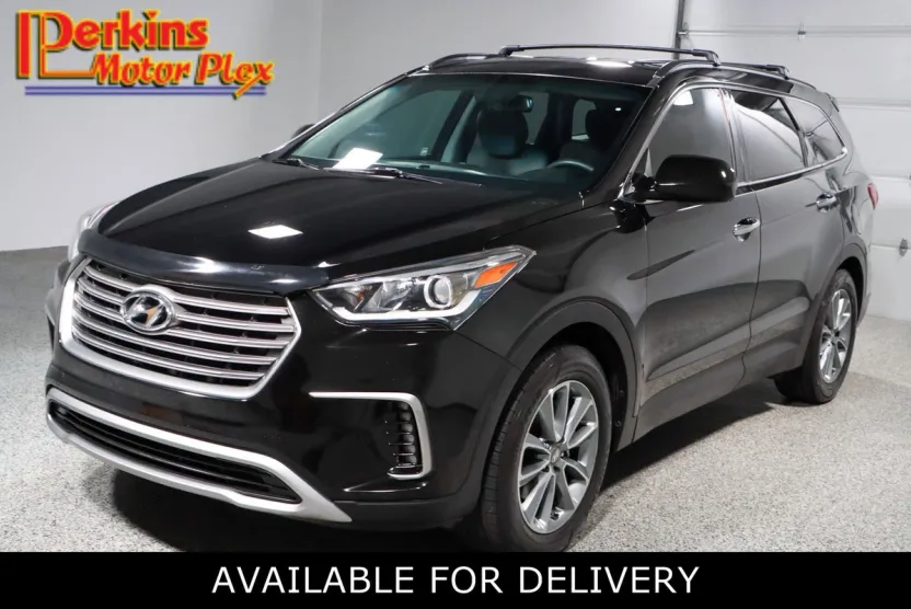 2017 Hyundai Santa Fe SE photo 1